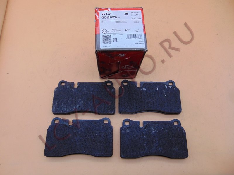 Колодки тормозные дисковые - TRW (артикул: GDB1670)