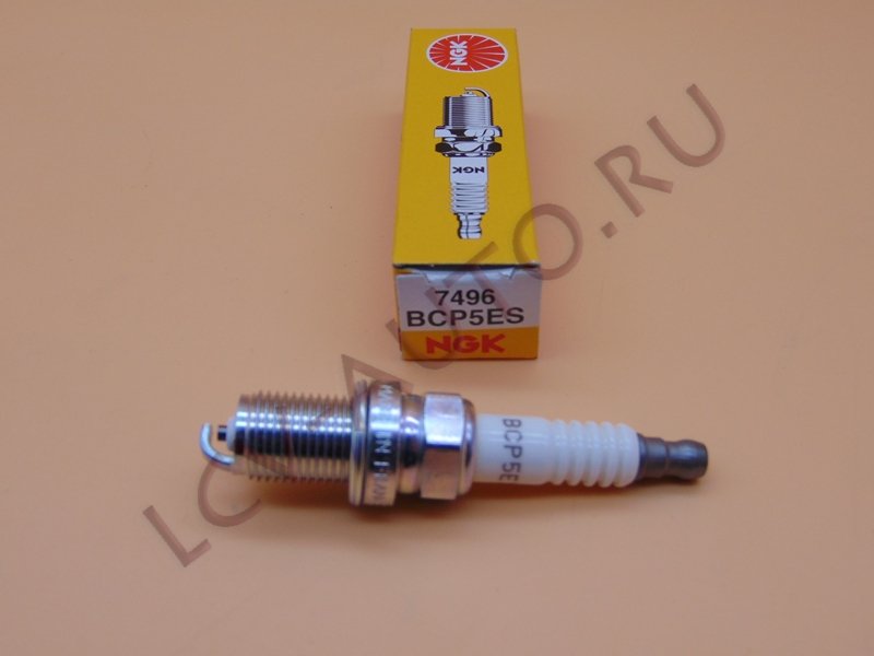 Свеча зажигания - NGK (артикул: 7496)