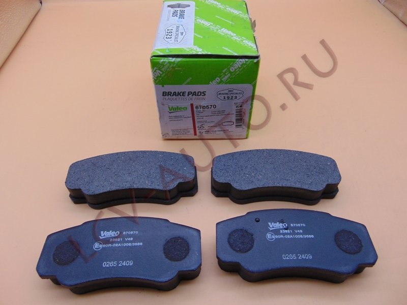 Колодки тормозные задние - VALEO (артикул: 670570)