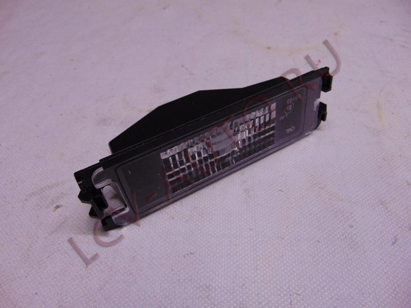 Фонарь подсветки гос номера - RENAULT (артикул: 8200957874)