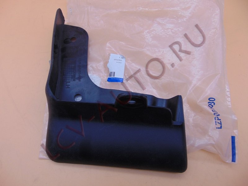 Брызговик левый - FORD (артикул: 2014703)