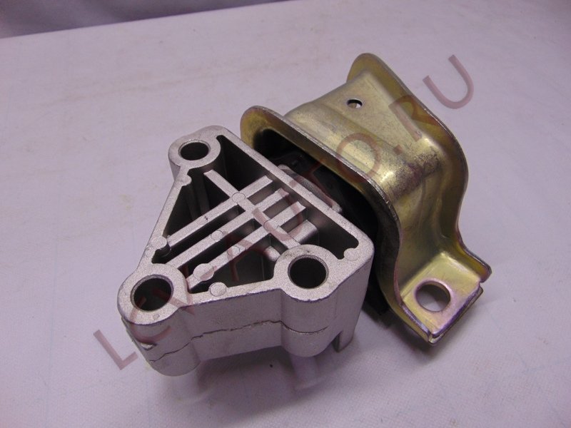 Подушка двигателя правая 2.3 IVECO - MAGNETI MARELLI (артикул: 030607010606)