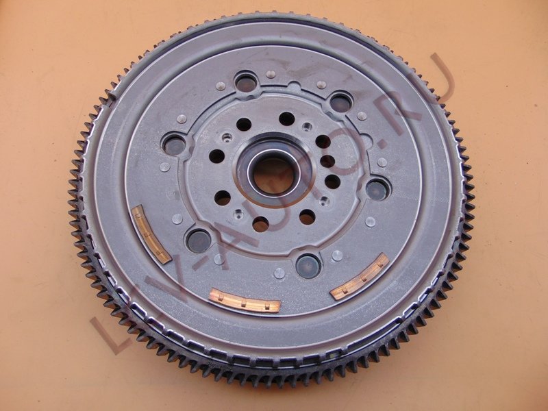 Маховик двухмассовый 115/140 2.4 FORD - LUK (артикул: 415038810)