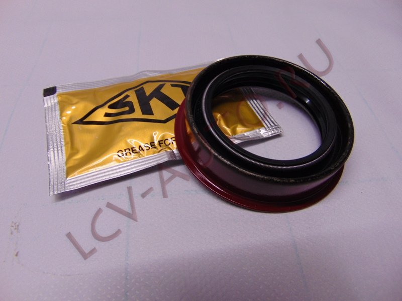 Сальник полуоси FORD + VW - SKT (артикул: 046069-P)